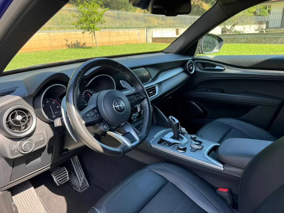 Alfa Romeo Stelvio usata a Salerno (8)