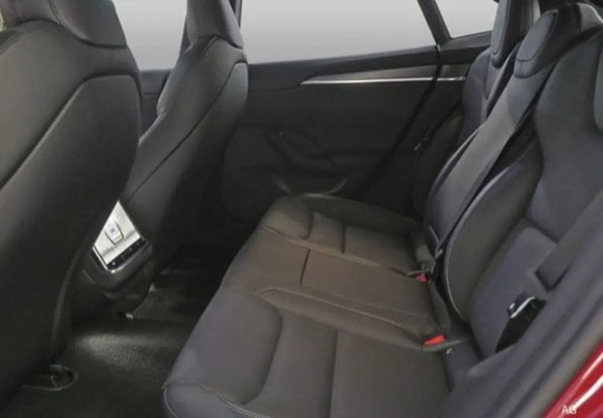Tesla Model S usata a Salerno (12)