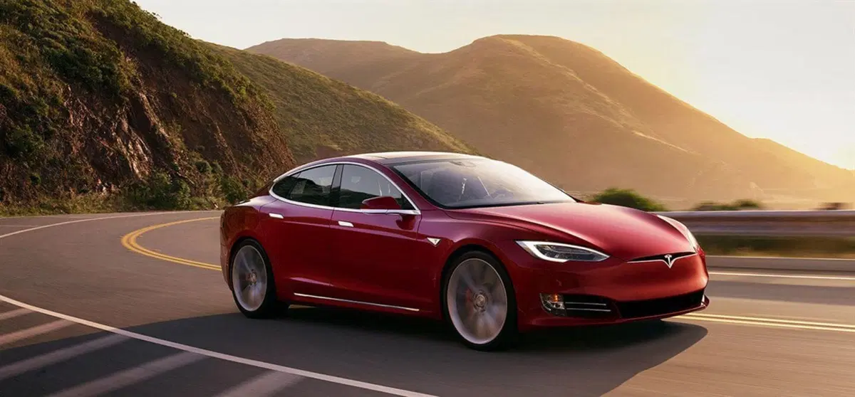 Tesla Model S usata a Salerno (2)