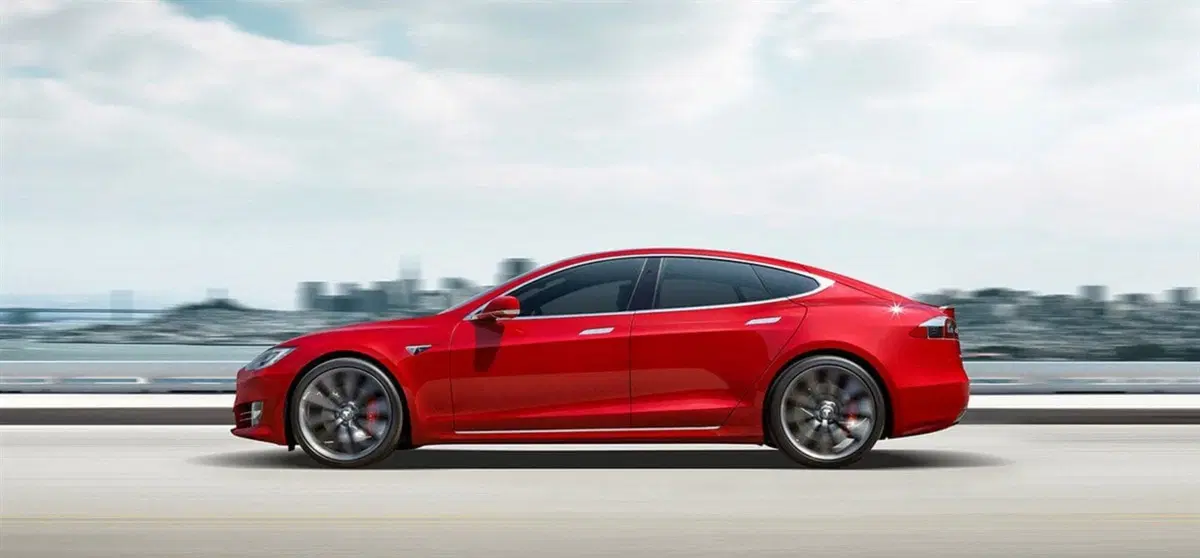Tesla Model S usata a Salerno (3)