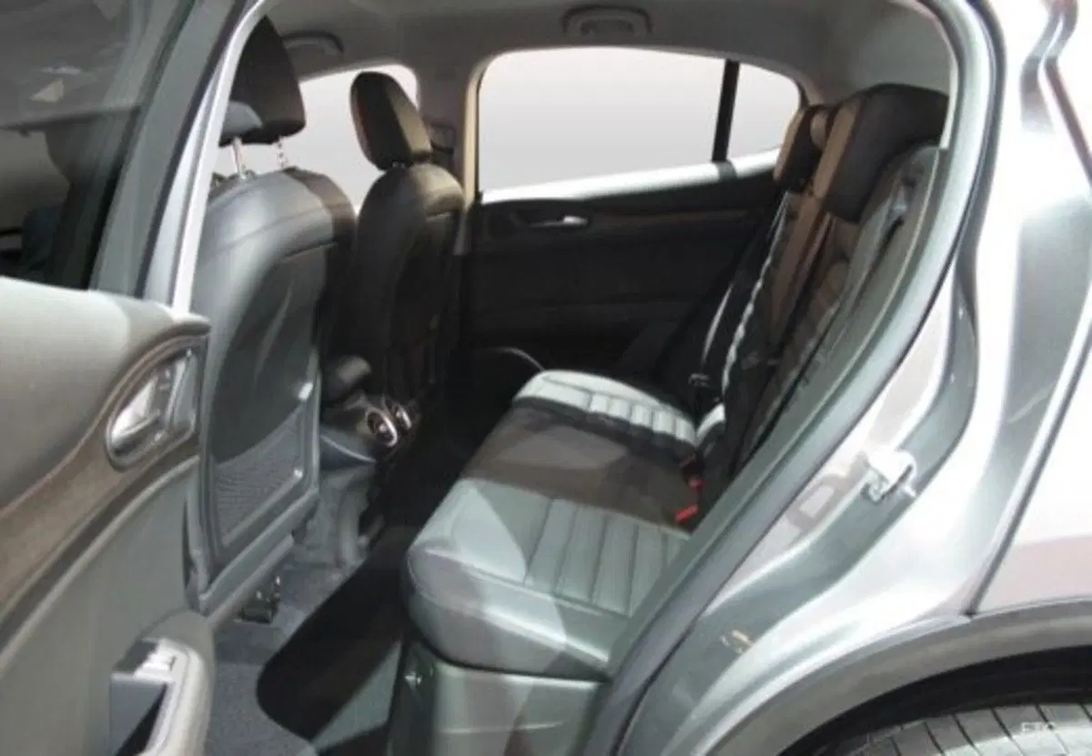 Alfa Romeo Stelvio usata a Salerno (11)