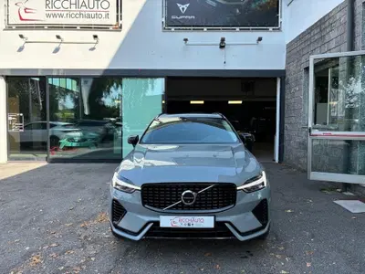 Volvo XC60 D4 AWD R-design del 2024 usata a Barlassina