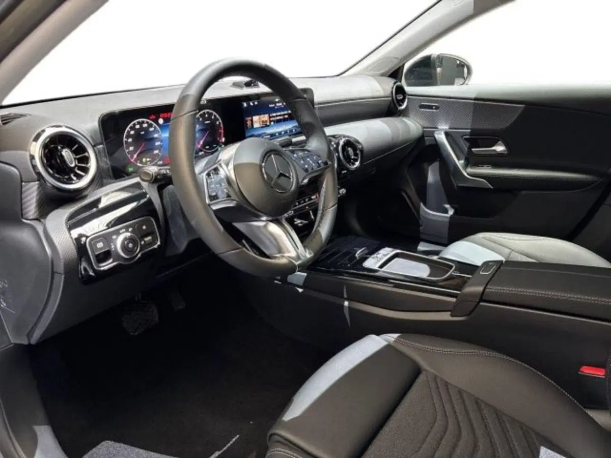 Mercedes-Benz Classe A nuova a Bologna (11)