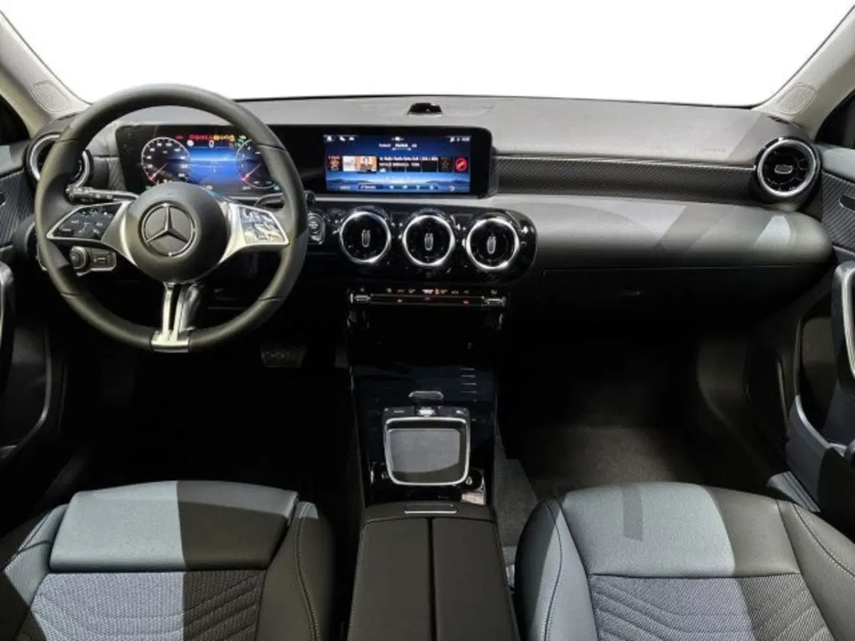 Mercedes-Benz Classe A nuova a Bologna (13)