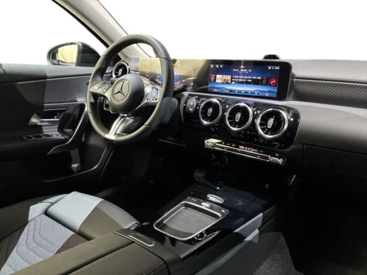 Mercedes-Benz Classe A nuova a Bologna (15)