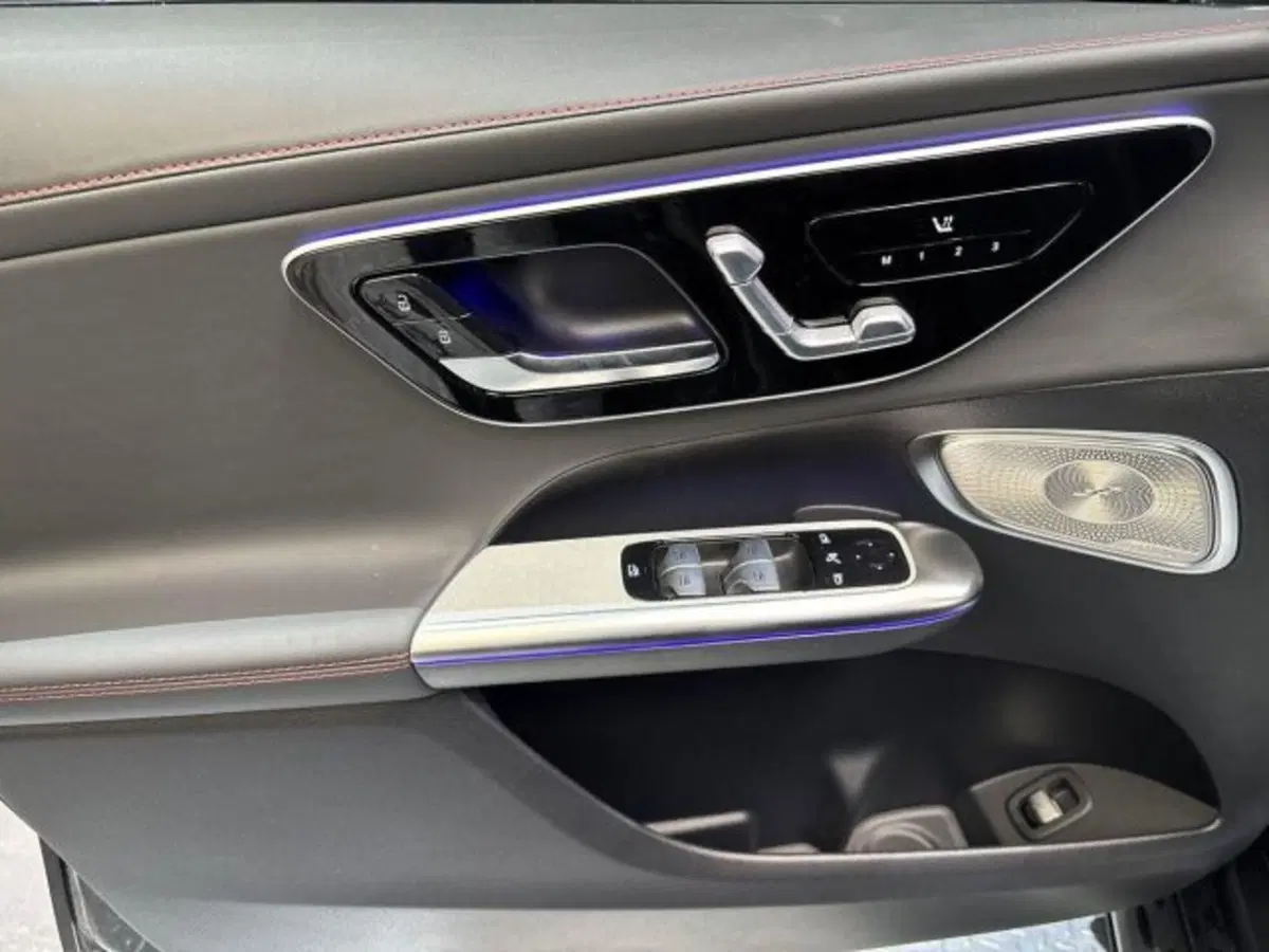 Mercedes-Benz EQE nuova a Bologna (10)