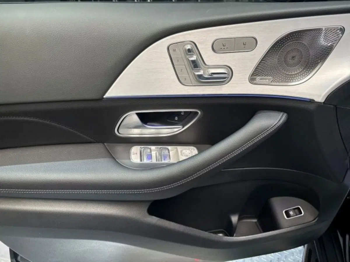 Mercedes-Benz EQB nuova a Bologna (10)