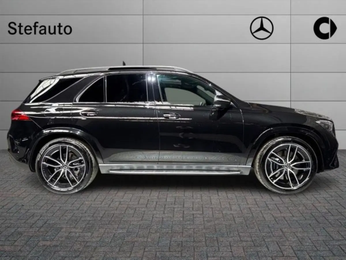 Mercedes-Benz EQB nuova a Bologna (2)
