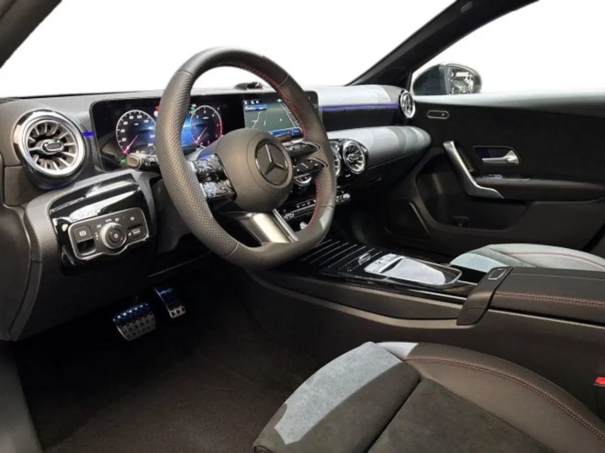 Mercedes-Benz Classe A nuova a Bologna (11)