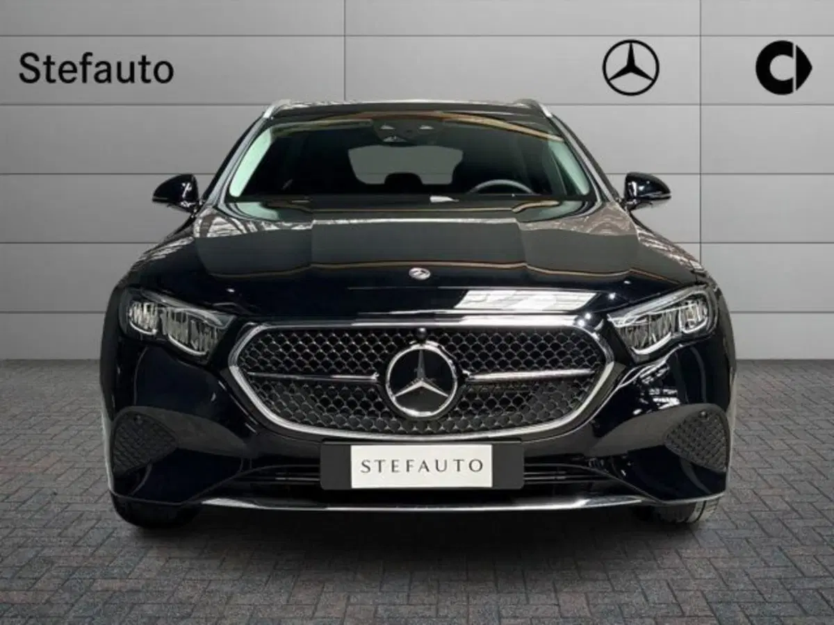 Mercedes-Benz Classe E Station Wagon nuova a Bologna (4)