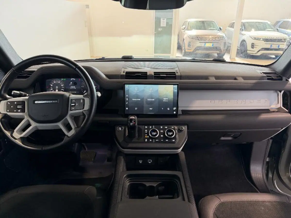 Land Rover Defender usata a Venezia (17)