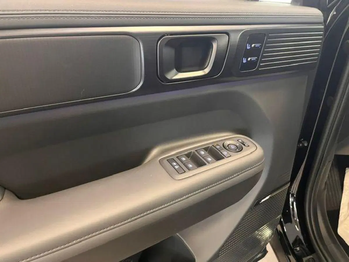 Hyundai Santa Fe nuova a Verbano Cusio Ossola (12)