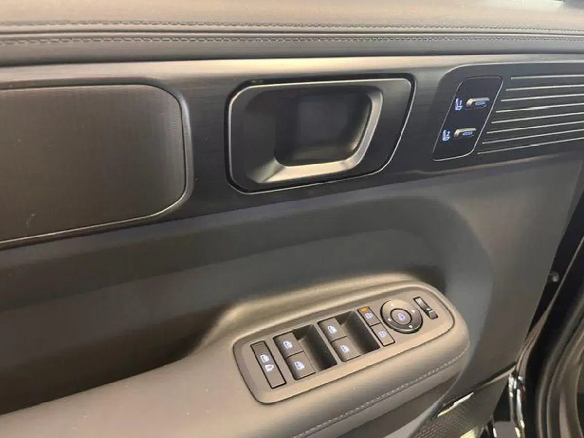 Hyundai Santa Fe nuova a Verbano Cusio Ossola (13)