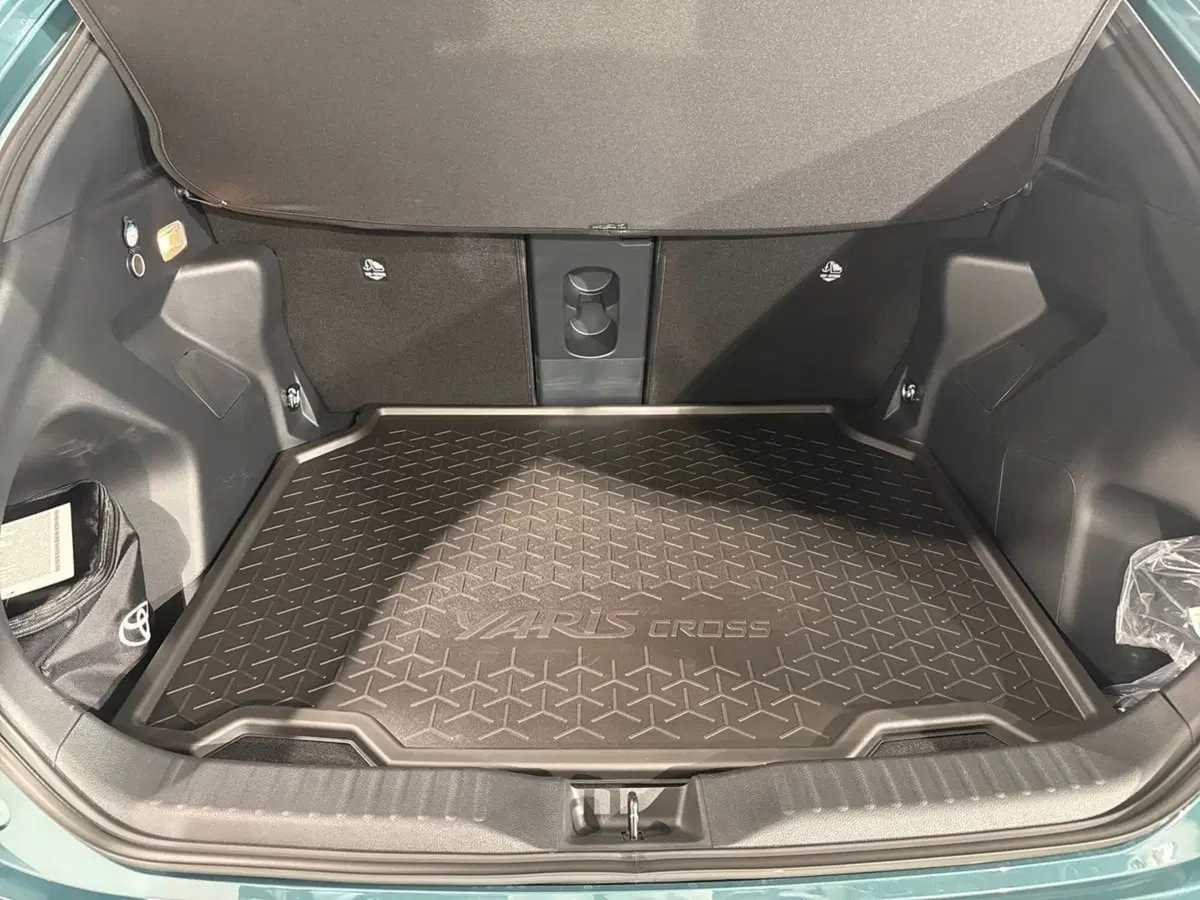 Toyota Yaris Cross nuova a Lecco (12)