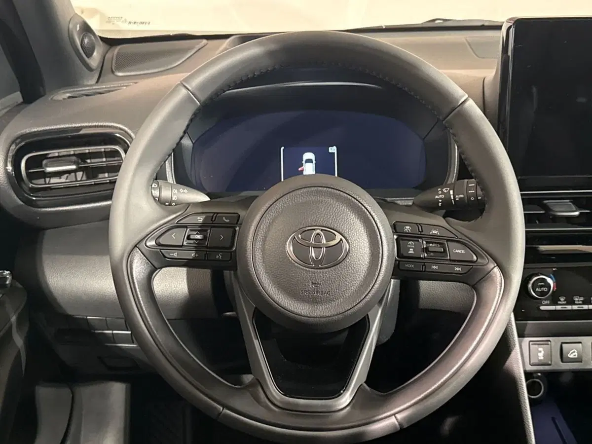 Toyota Yaris Cross nuova a Lecco (14)