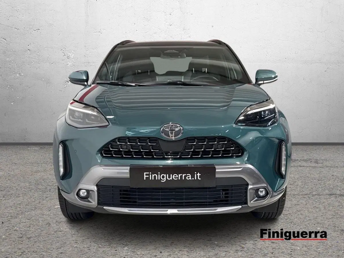 Toyota Yaris Cross nuova a Lecco (2)