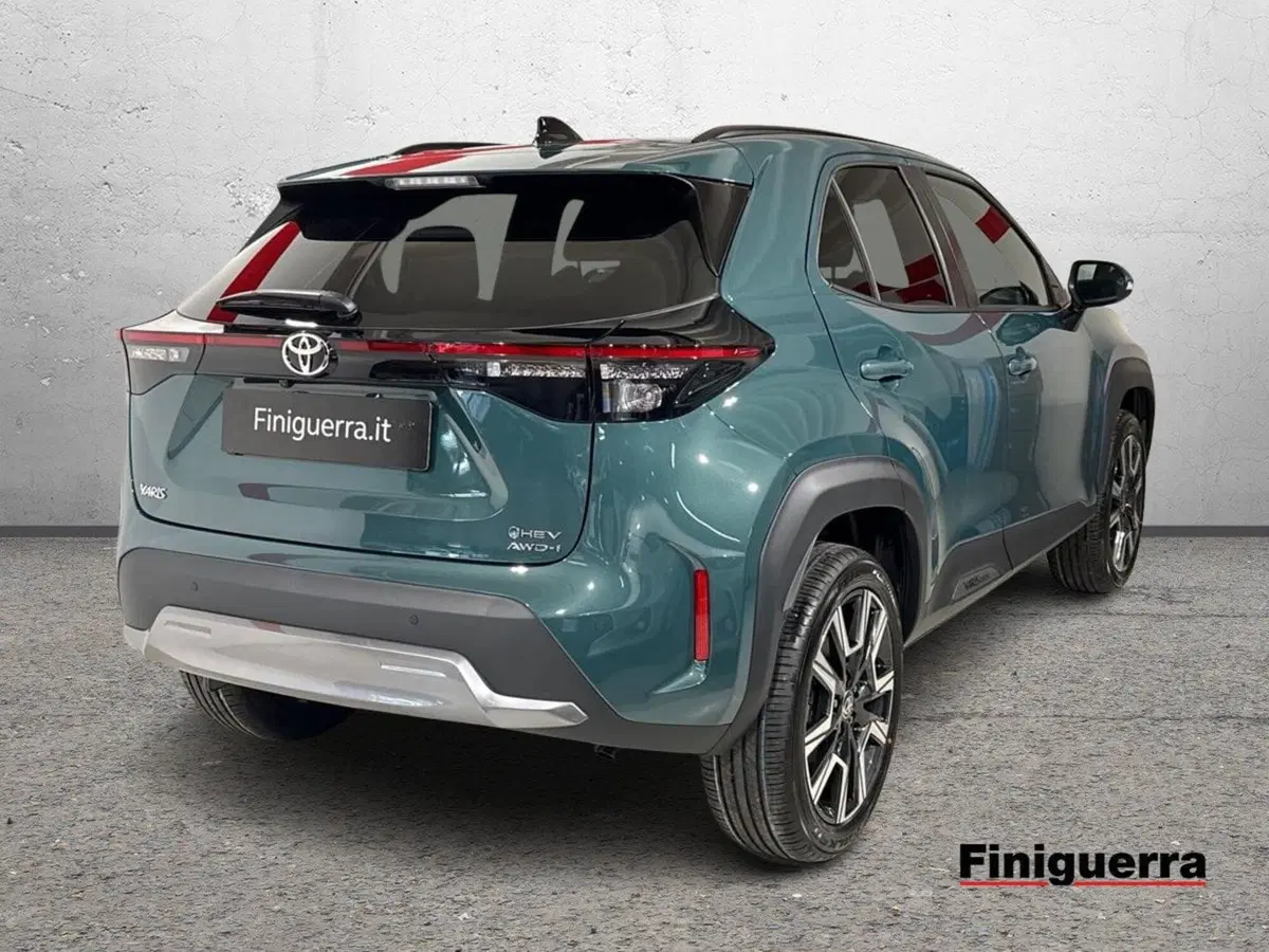 Toyota Yaris Cross nuova a Lecco (4)
