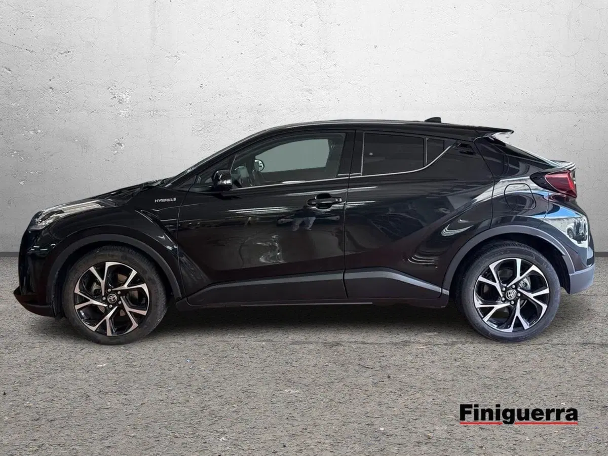 Toyota Yaris Cross nuova a Lecco (6)
