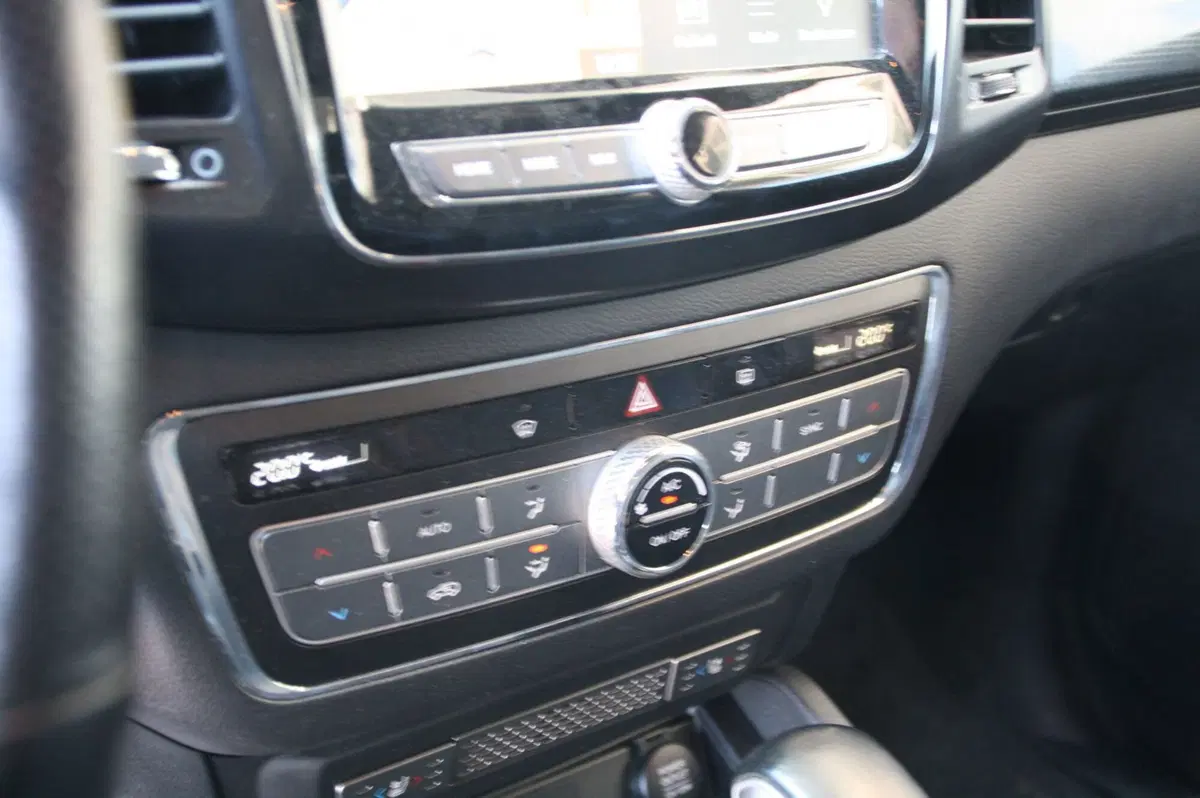 Ssangyong Rexton usata a Pordenone (16)