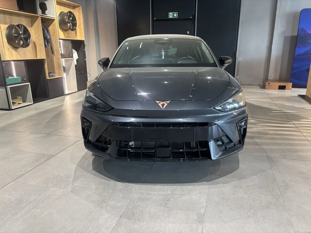 Cupra Leon nuova a Ferrara (2)