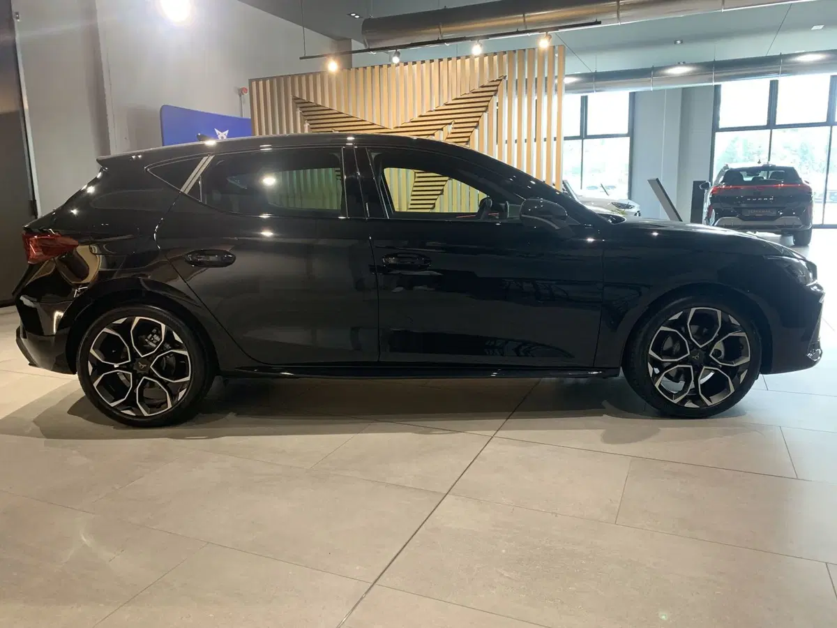 Cupra Leon nuova a Ferrara (4)