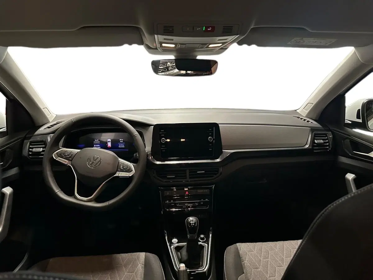 Volkswagen T-Cross nuova a Lecco (7)