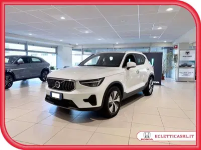 Volvo XC40 T5 Recharge Plug-in Hybrid automatico Core del 2022 usata a Savona
