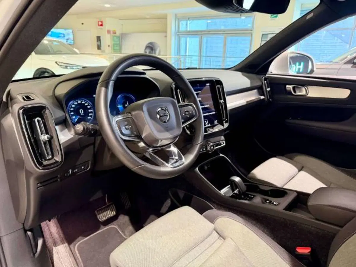 Volvo XC40 usata a Savona (10)