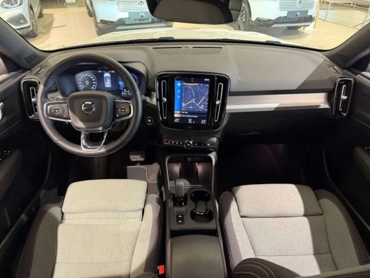 Volvo XC40 usata a Savona (11)