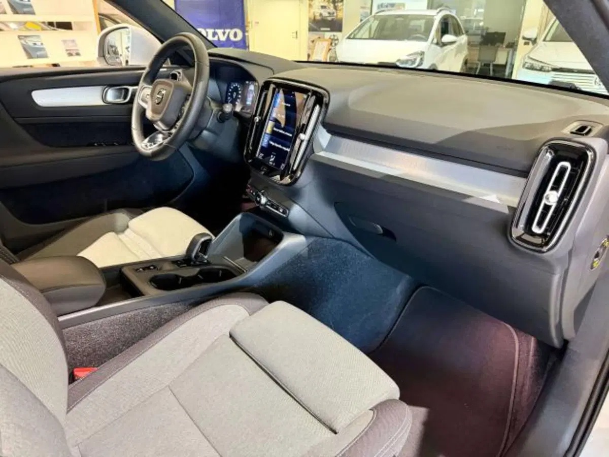 Volvo XC40 usata a Savona (12)