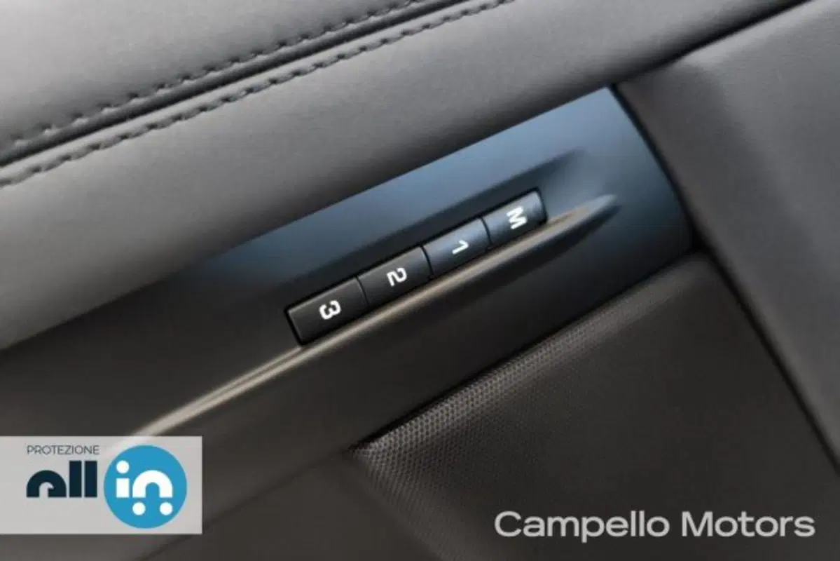 Land Rover Range Rover Evoque usata a Venezia (17)