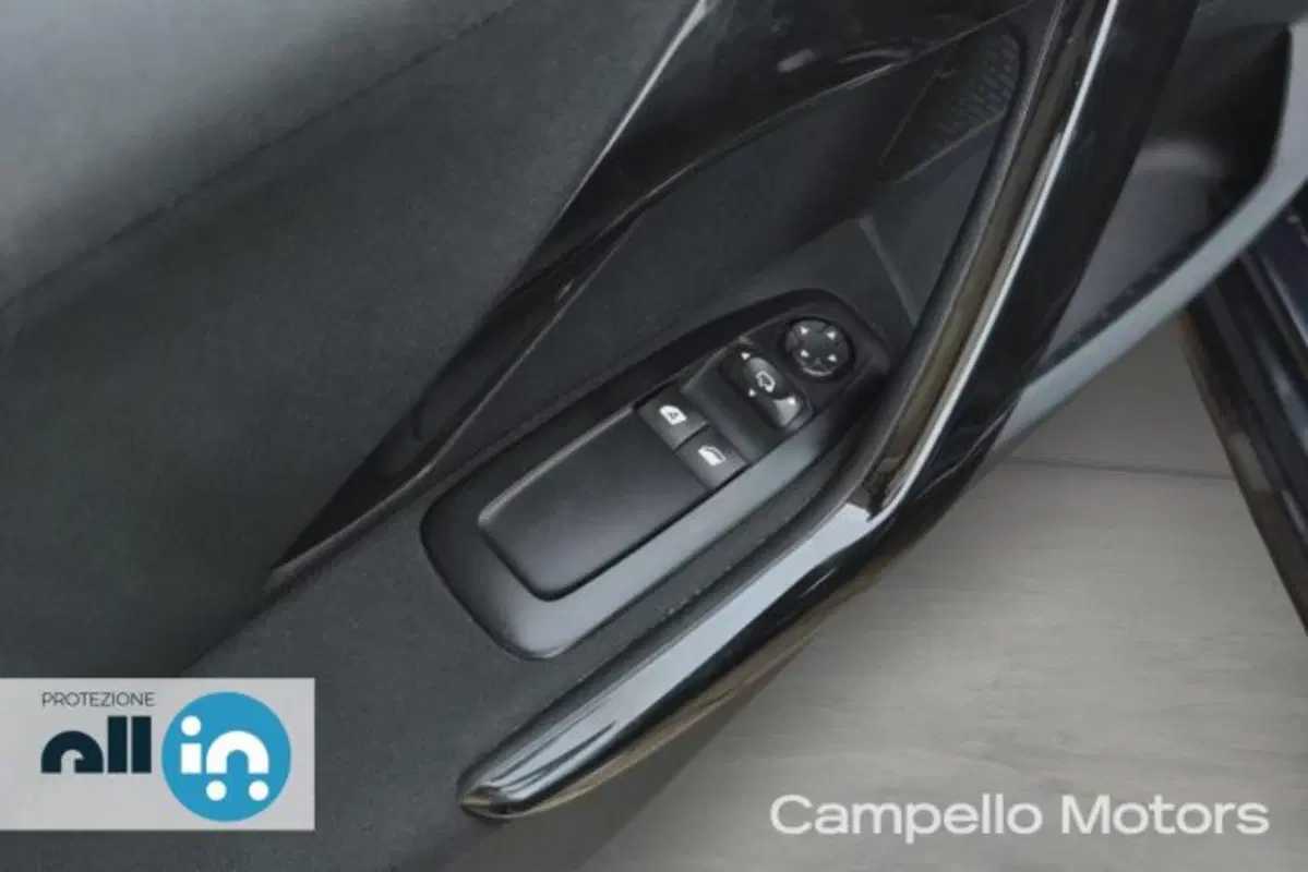 Peugeot 208 usata a Venezia (16)