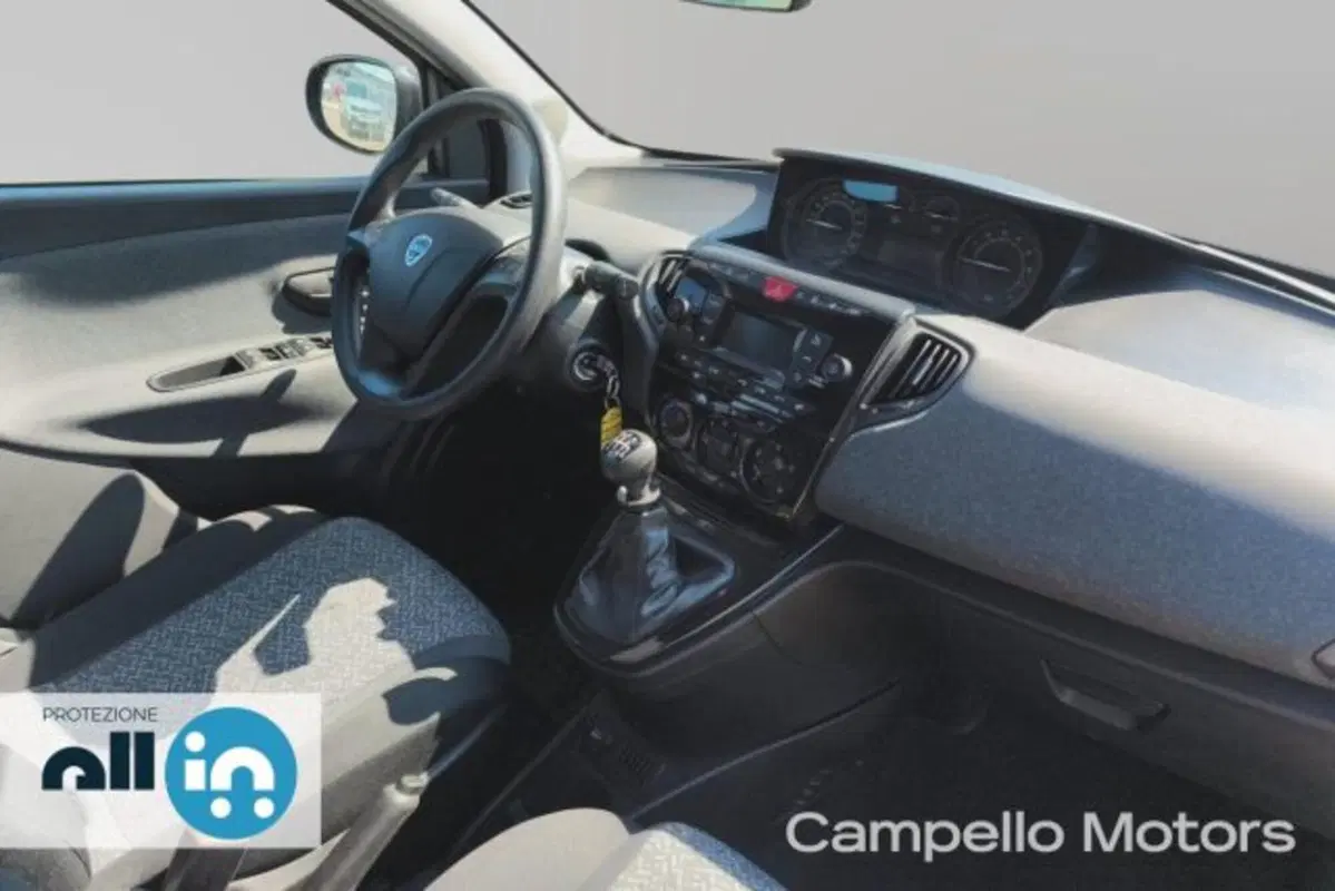 Lancia Ypsilon usata a Venezia (11)