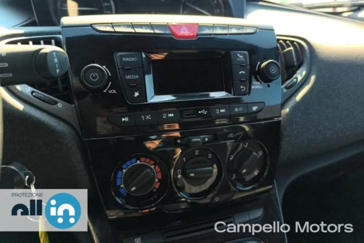 Lancia Ypsilon usata a Venezia (9)