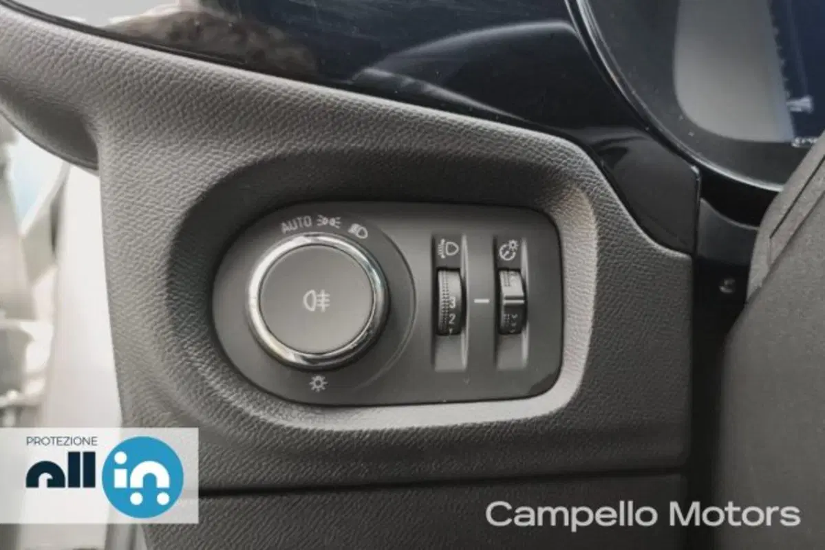 Opel Corsa usata a Venezia (17)