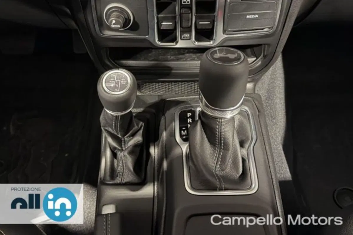 Jeep Wrangler Unlimited nuova a Venezia (13)