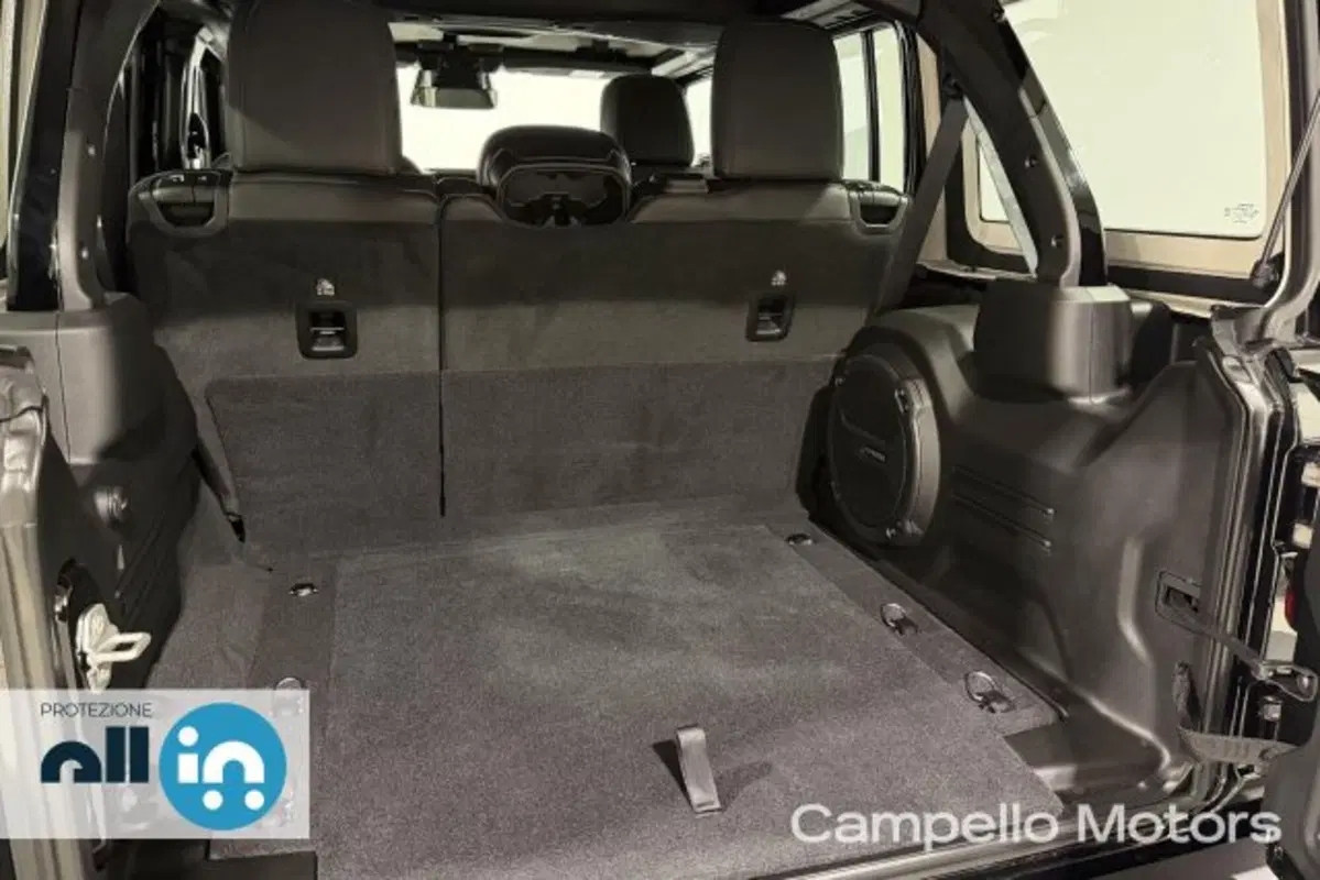 Jeep Wrangler Unlimited nuova a Venezia (15)