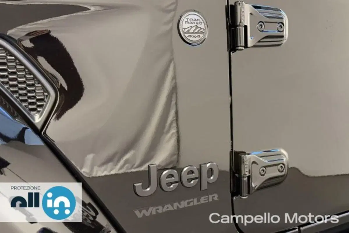 Jeep Wrangler Unlimited nuova a Venezia (17)