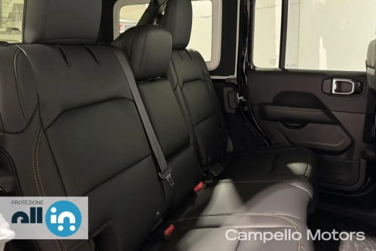 Jeep Wrangler Unlimited nuova a Venezia (8)