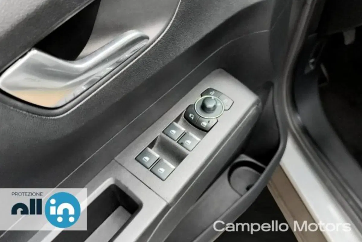 Ford Tourneo Courier usata a Venezia (17)