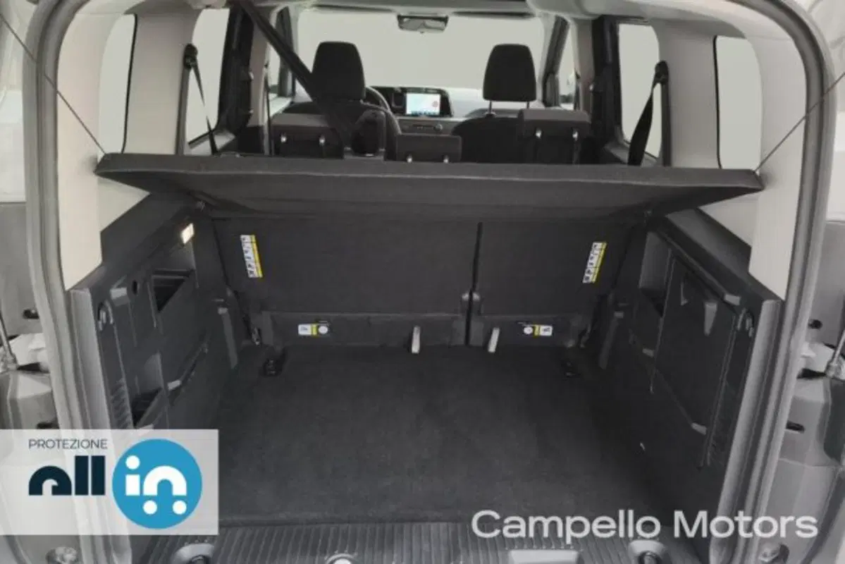 Ford Tourneo Courier usata a Venezia (18)