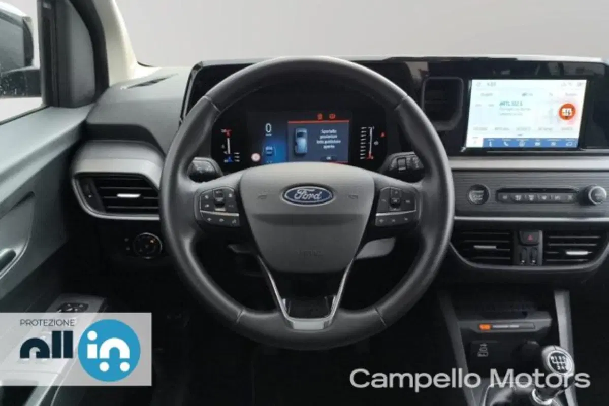 Ford Tourneo Courier usata a Venezia (9)