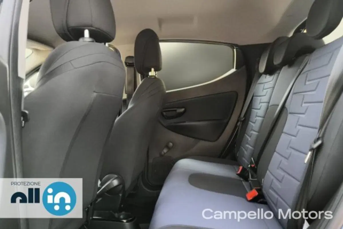 Lancia Ypsilon usata a Venezia (10)