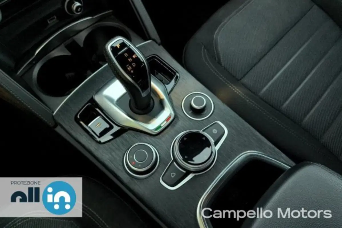 Alfa Romeo Stelvio usata a Venezia (14)