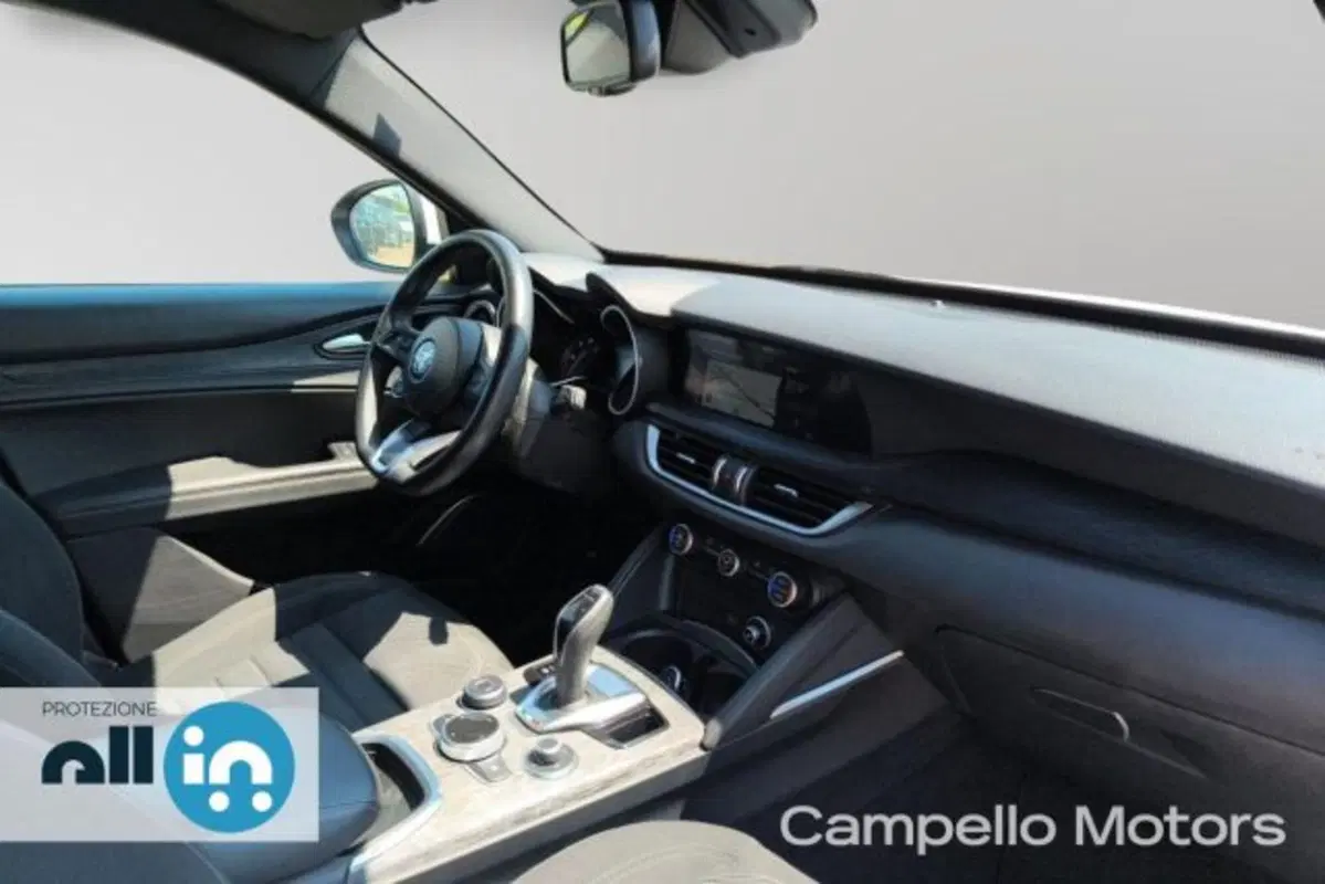 Alfa Romeo Stelvio usata a Venezia (16)