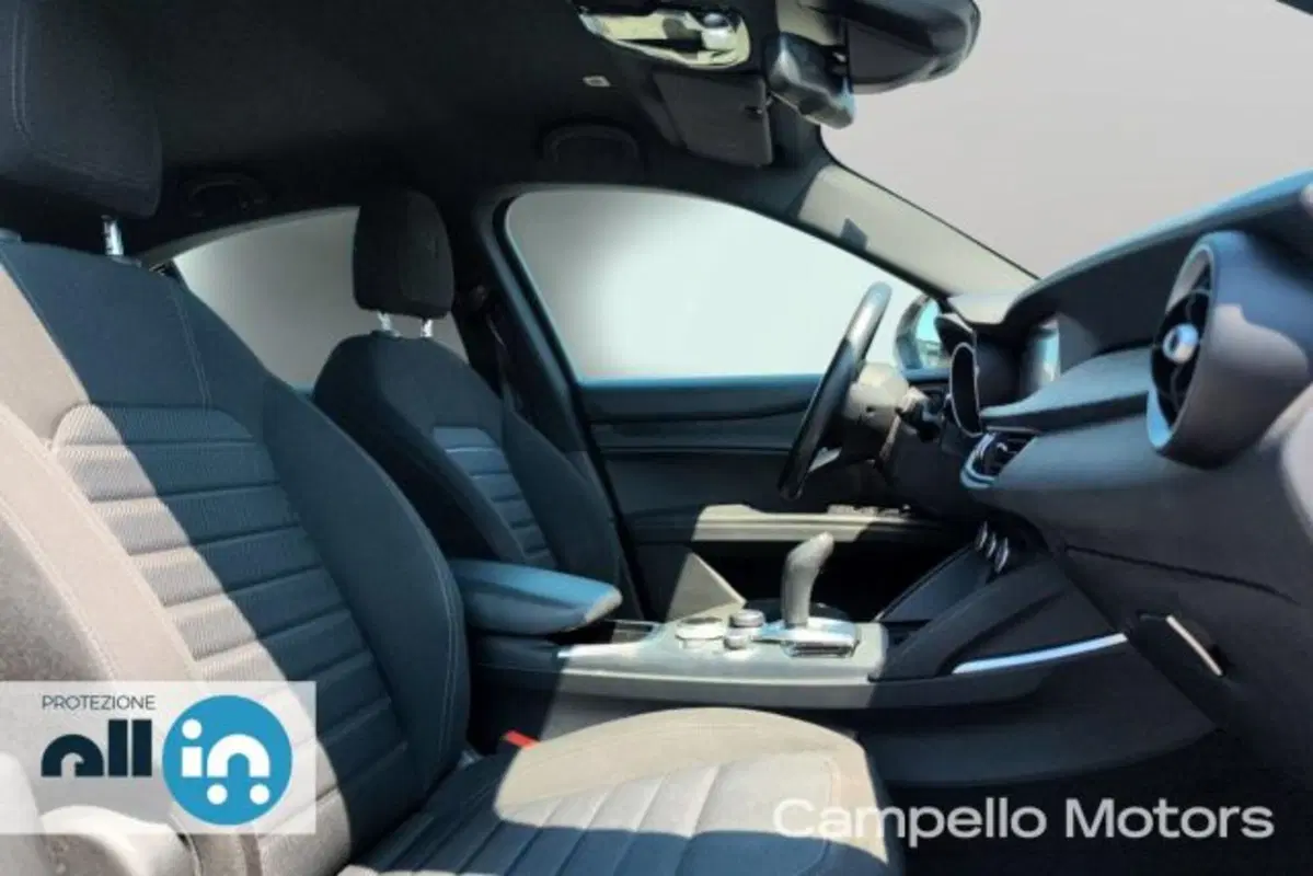 Alfa Romeo Stelvio usata a Venezia (17)