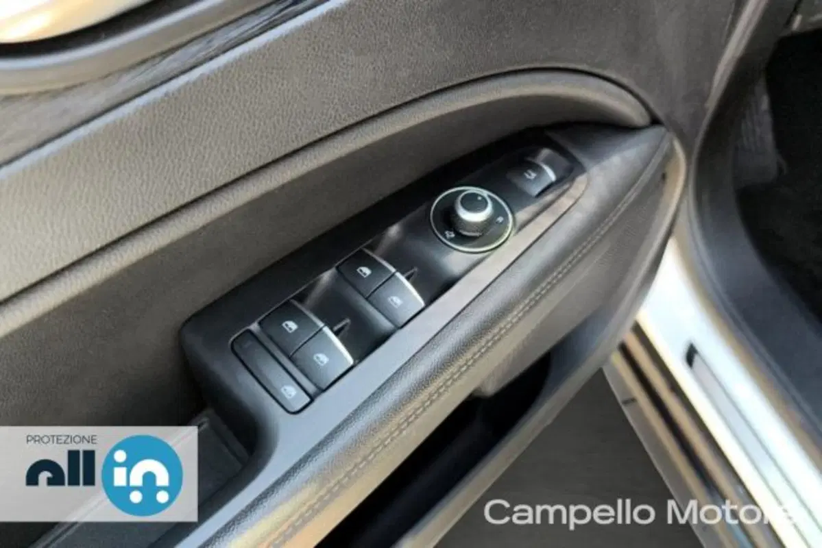 Alfa Romeo Stelvio usata a Venezia (18)