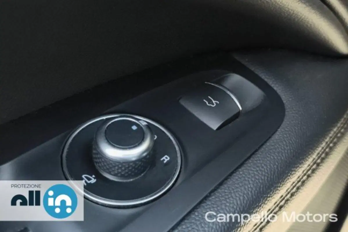 Alfa Romeo Stelvio usata a Venezia (19)