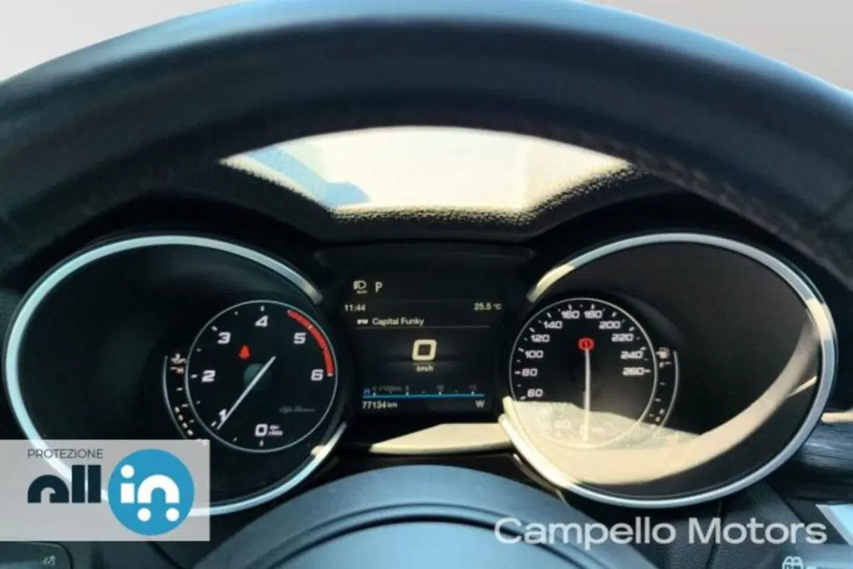 Alfa Romeo Stelvio usata a Venezia (9)