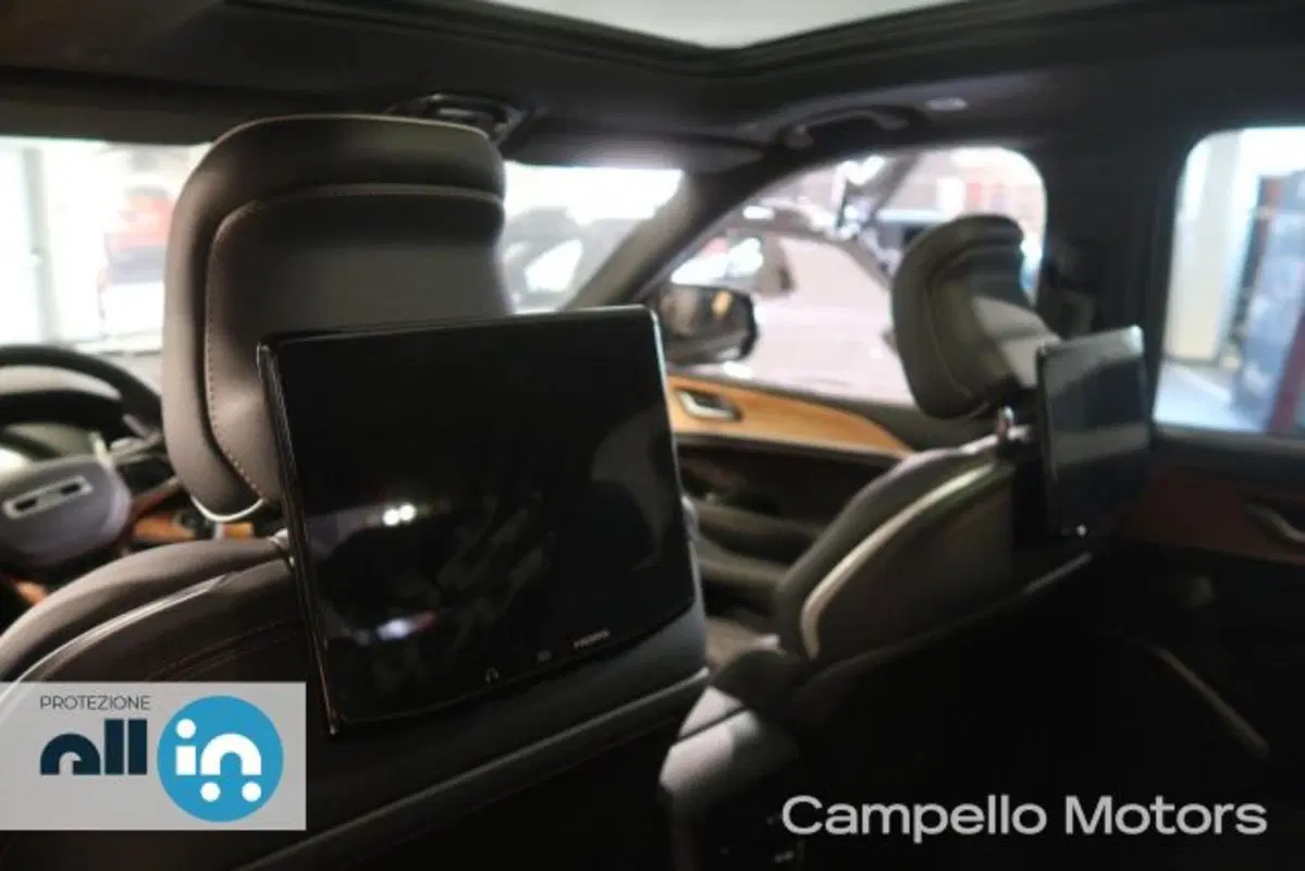 Jeep Grand Cherokee nuova a Venezia (14)